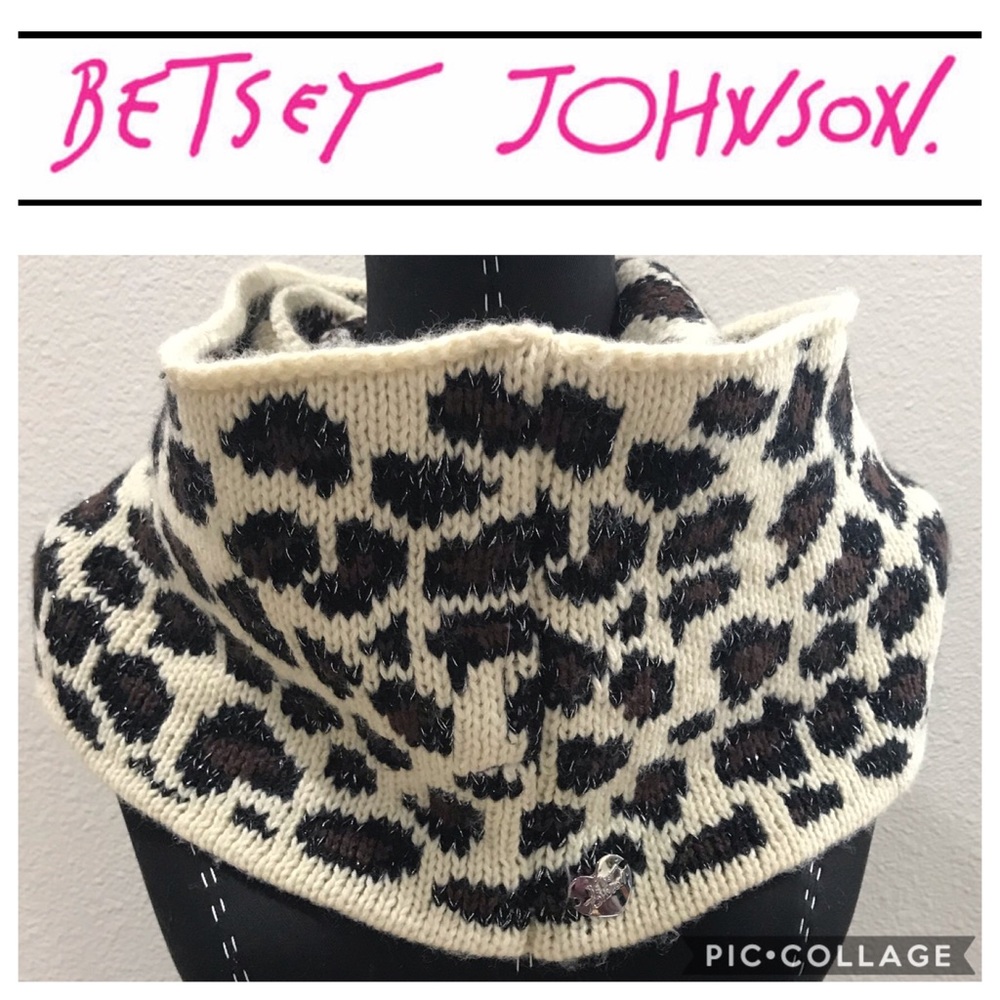 BETSEY JOHNSON Cheetah Scarf